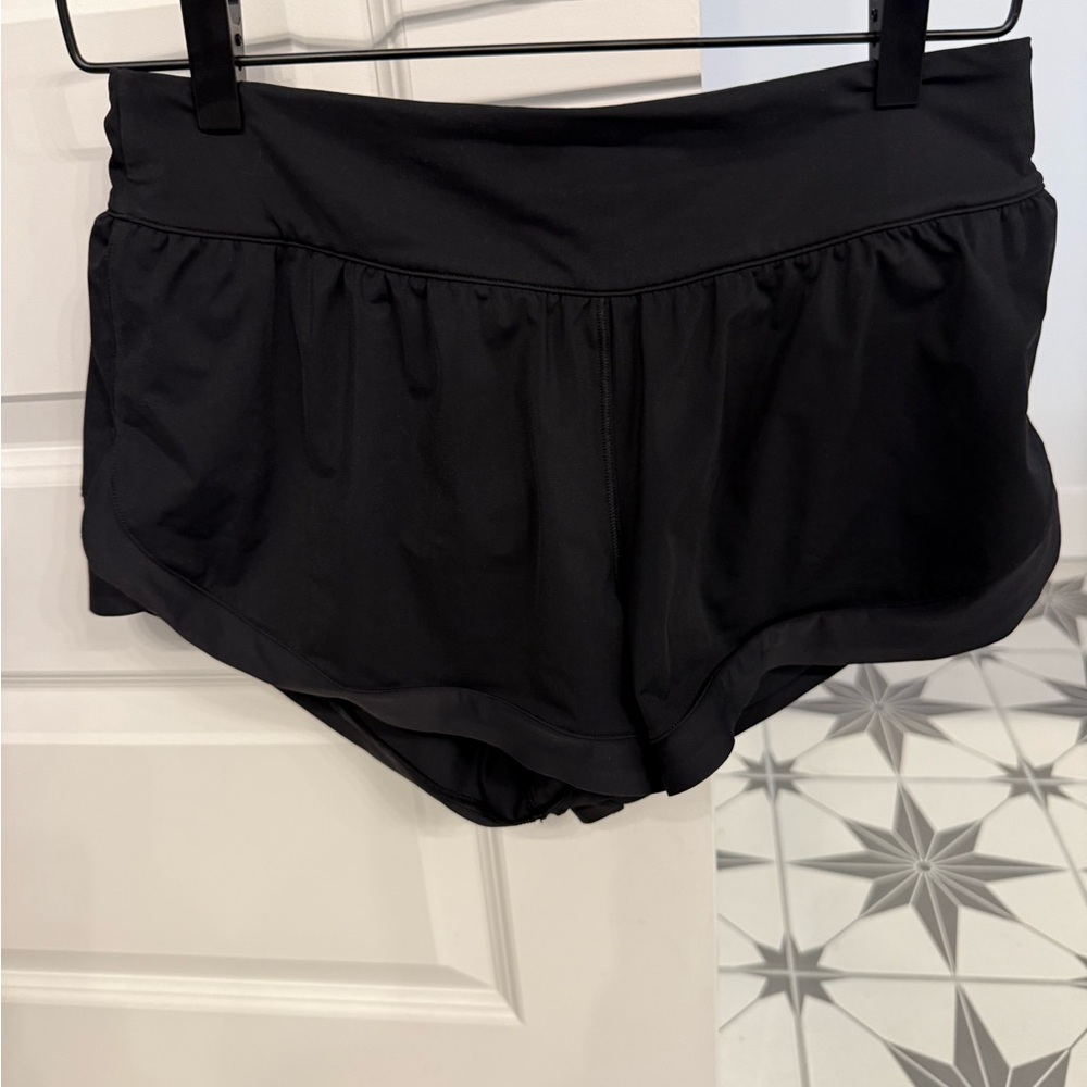 Lululemon Athletica Calm Tides running short 2.5” in black